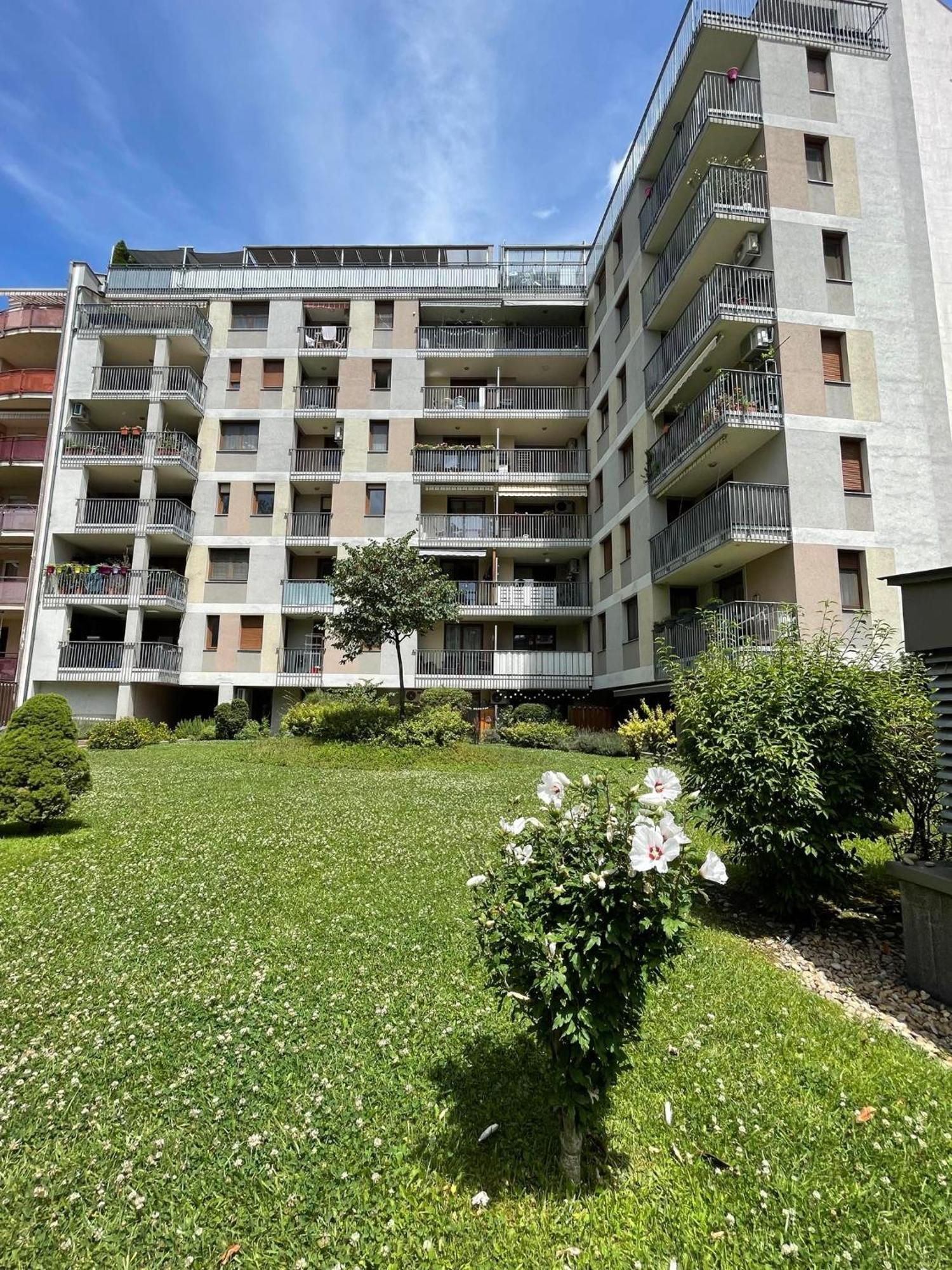 Green City Apartment Budapest - Free Garage, Ac, Balcony, Wi-Fi Kültér fotó
